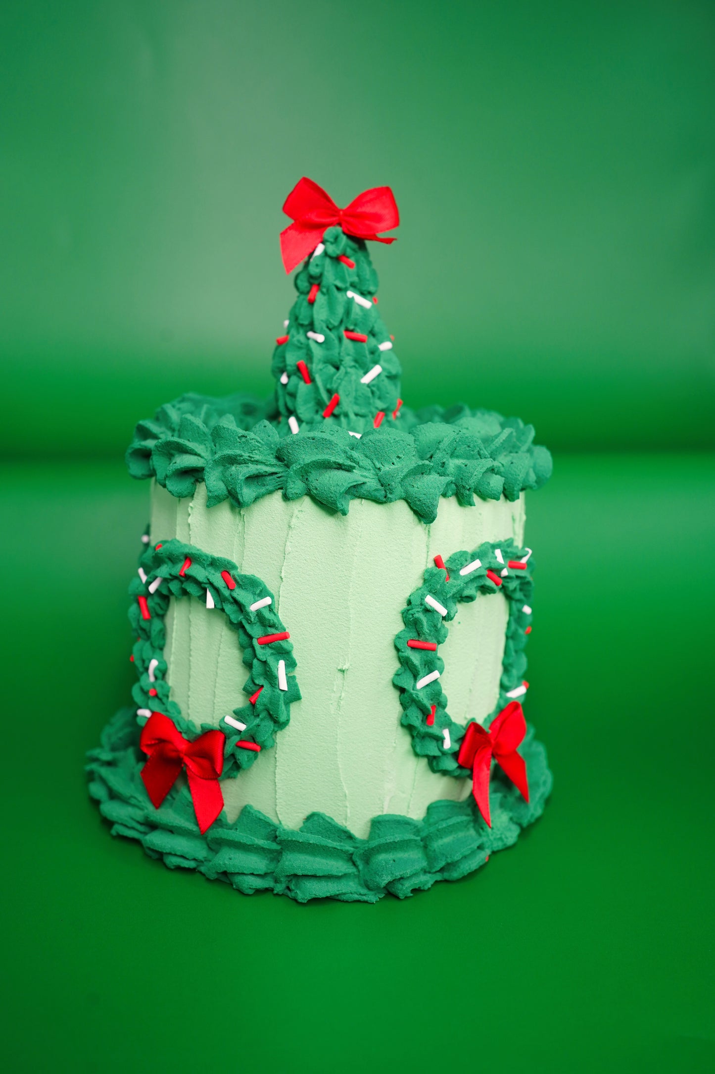 Classic Wreaths and Tree Fake Cake