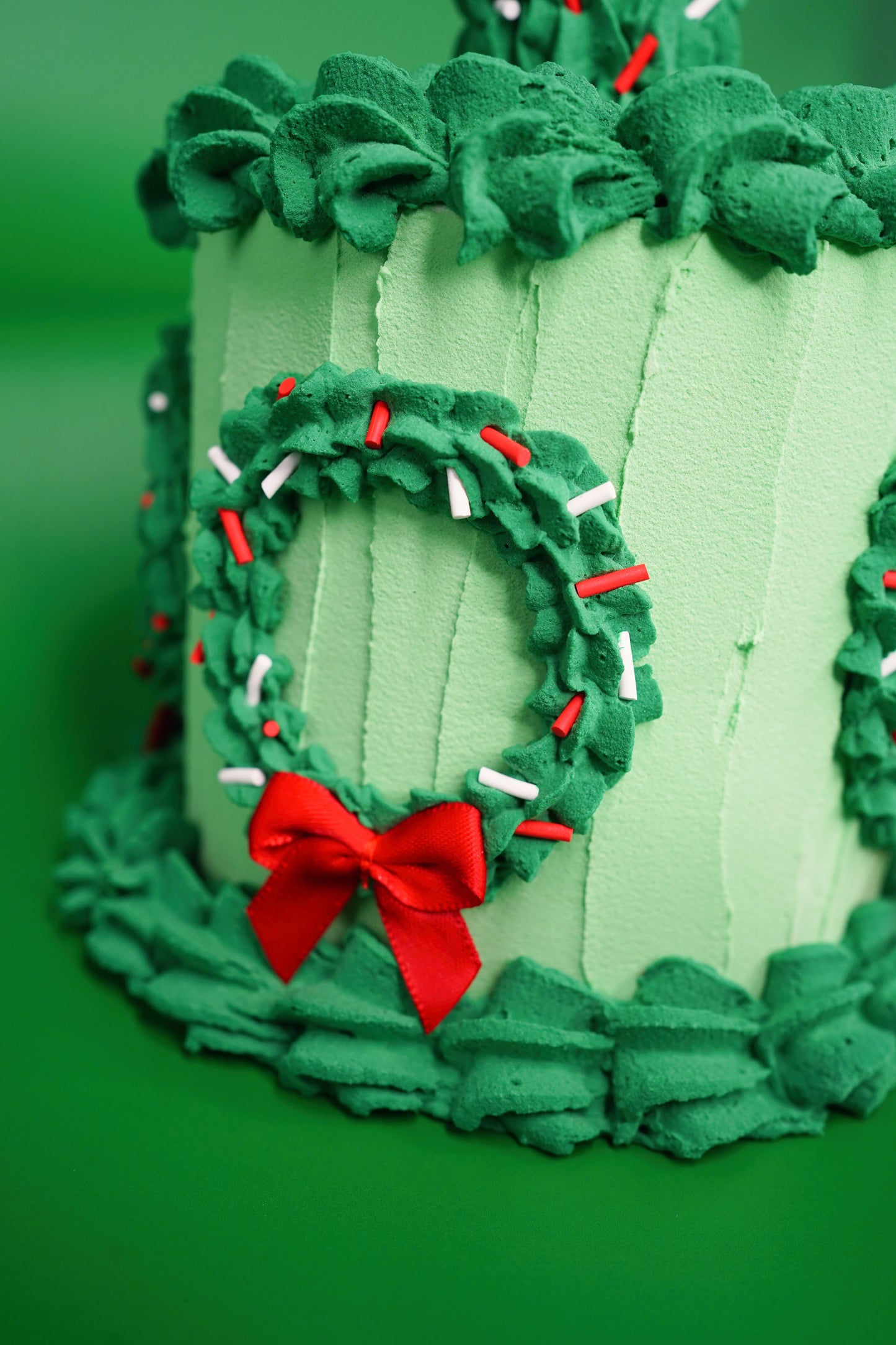 Classic Wreaths and Tree Fake Cake