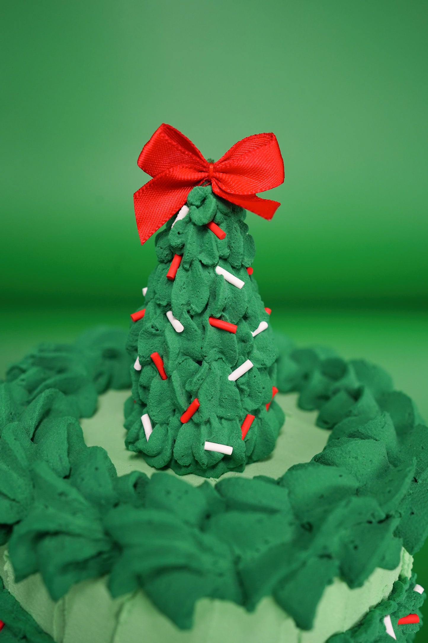 Classic Wreaths and Tree Fake Cake