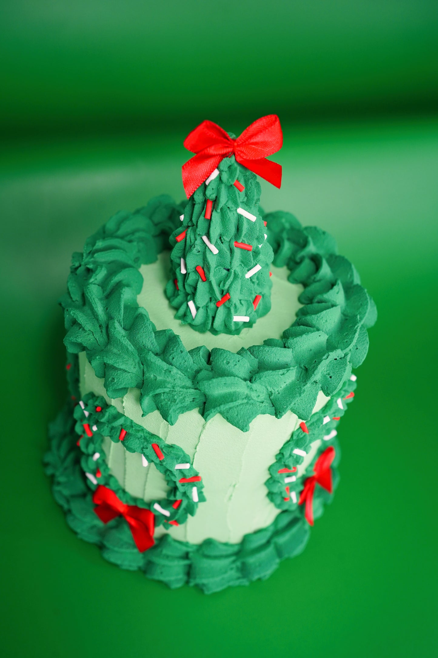 Classic Wreaths and Tree Fake Cake