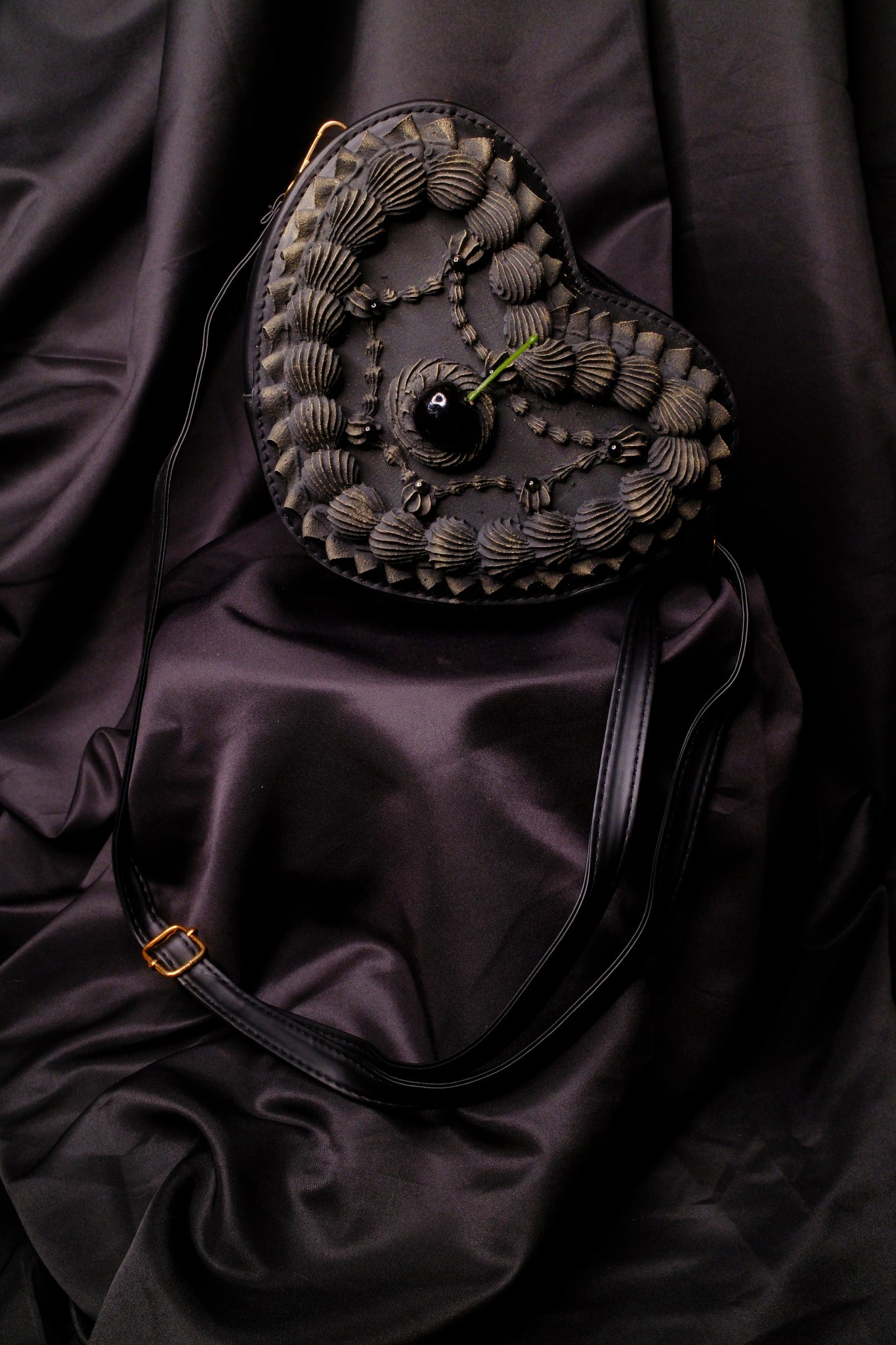 Gothic Heart Cake Purse
