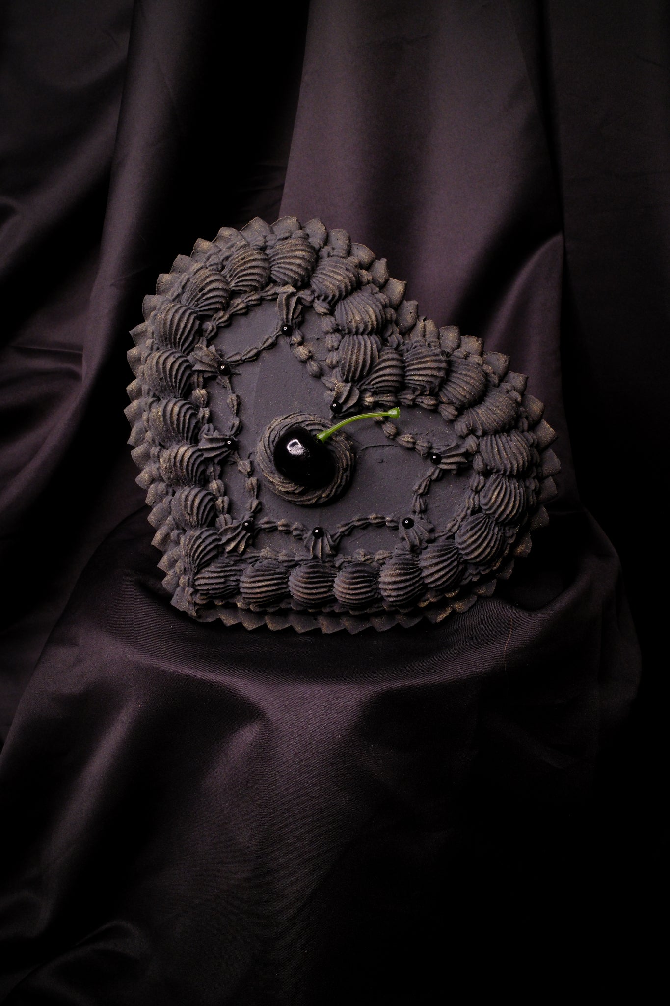 Gothic Fake Cake Wall Heart