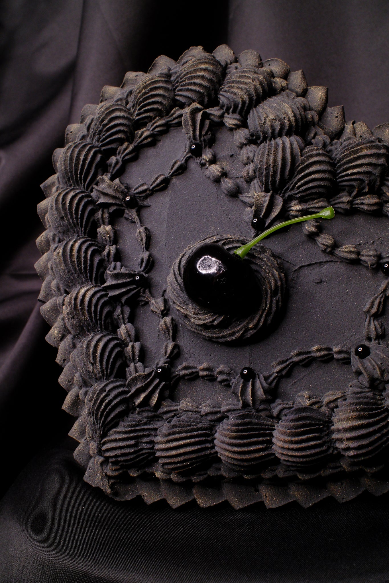 Gothic Fake Cake Wall Heart