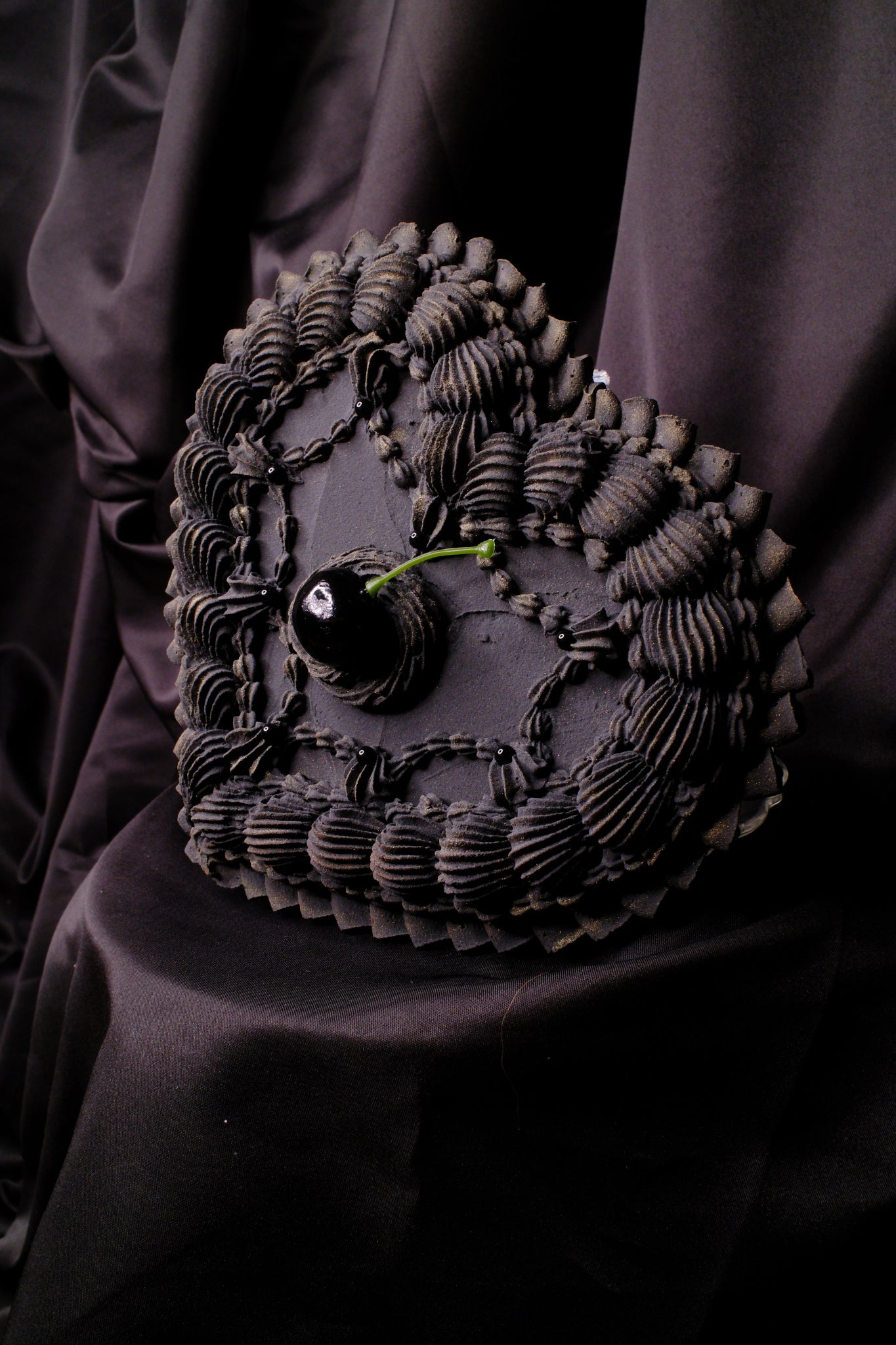 Gothic Fake Cake Wall Heart