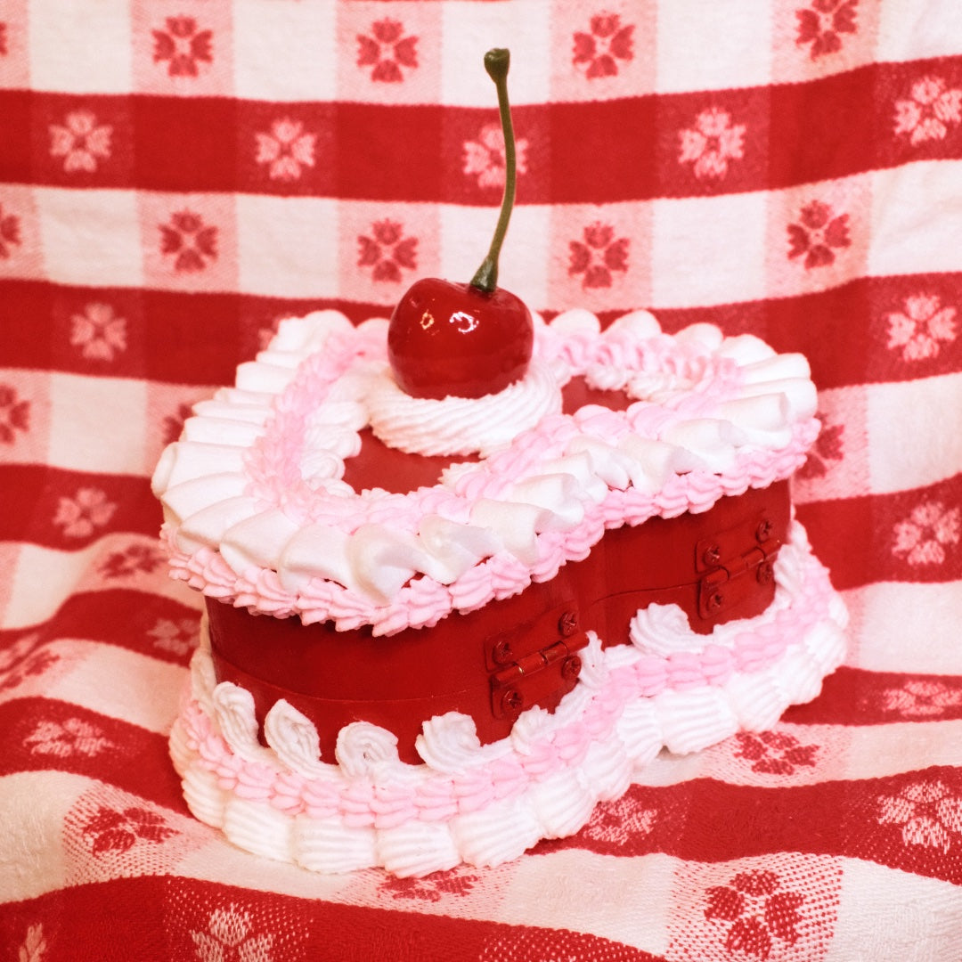 Red and Pink Heart Cake Box