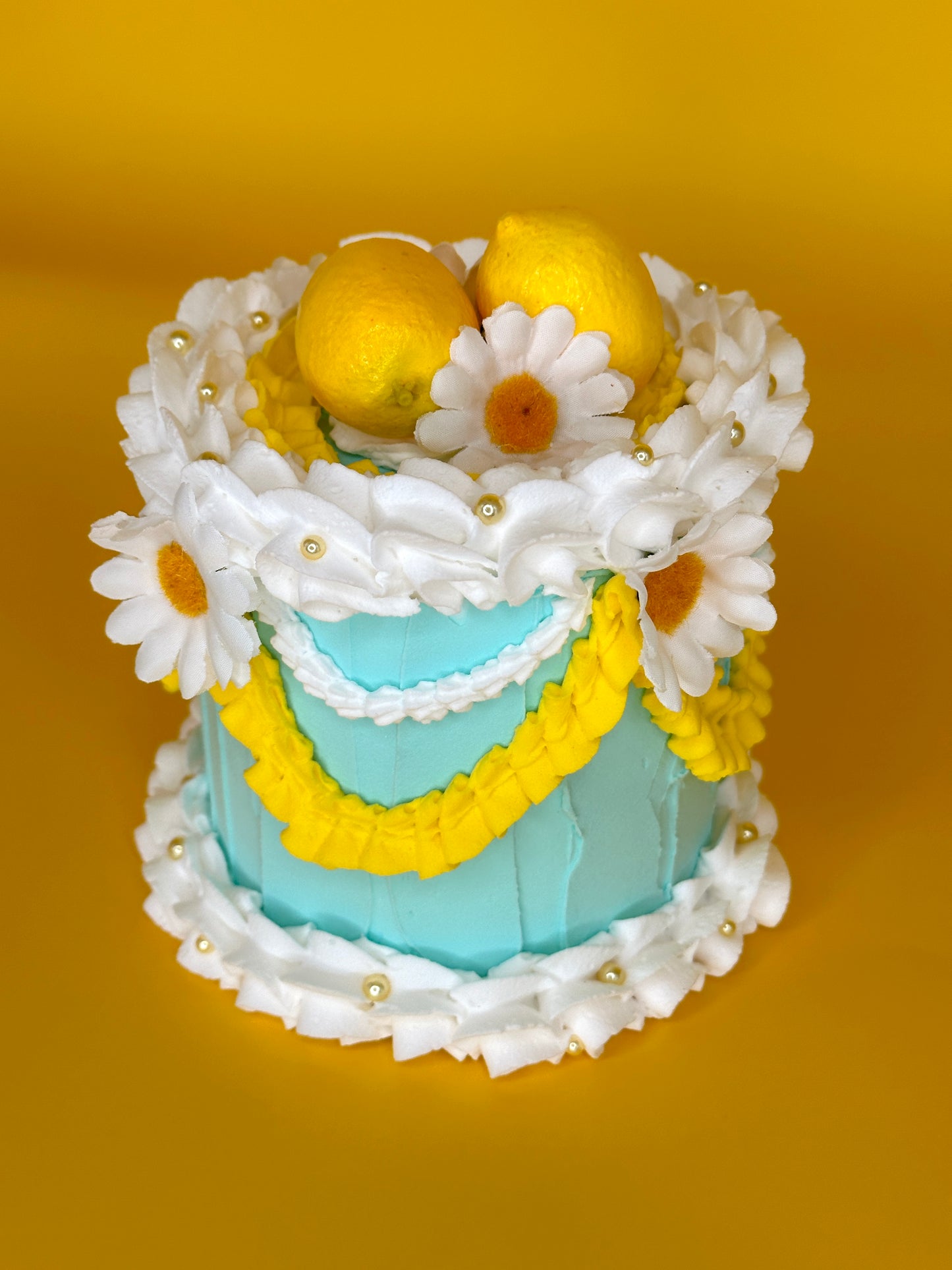 Roll for Cake! Aqua Cake with Lemons and Daisies